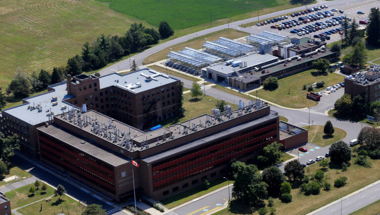 Сокращения в научных центрах Канады: что известно